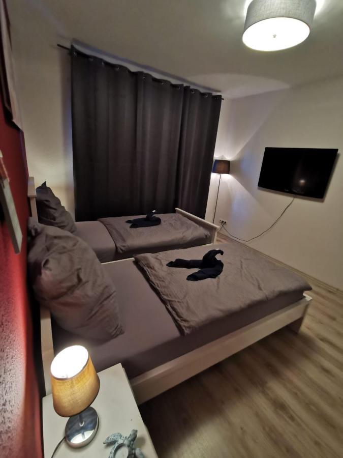 Liebevoll eingerichtete Ferienwohnung - Zentrale Lage - Netflix&Paytv Wilhelmshaven Exterior foto