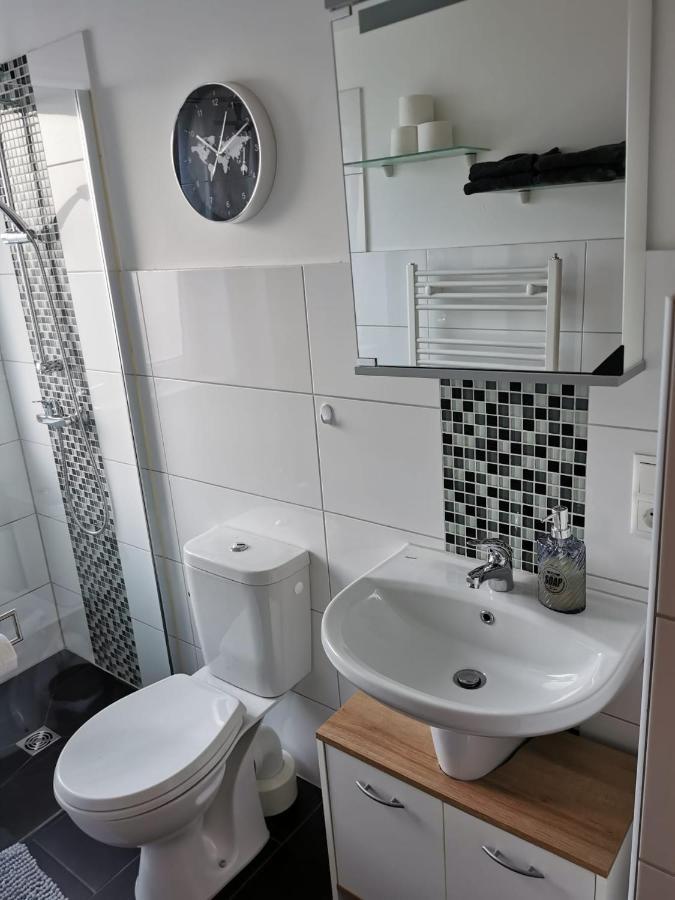 Liebevoll eingerichtete Ferienwohnung - Zentrale Lage - Netflix&Paytv Wilhelmshaven Exterior foto